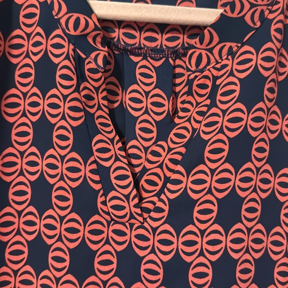 Beautiful Pink Rose 3/4 sleeve v-neck blouse. - Picture 5 of 6